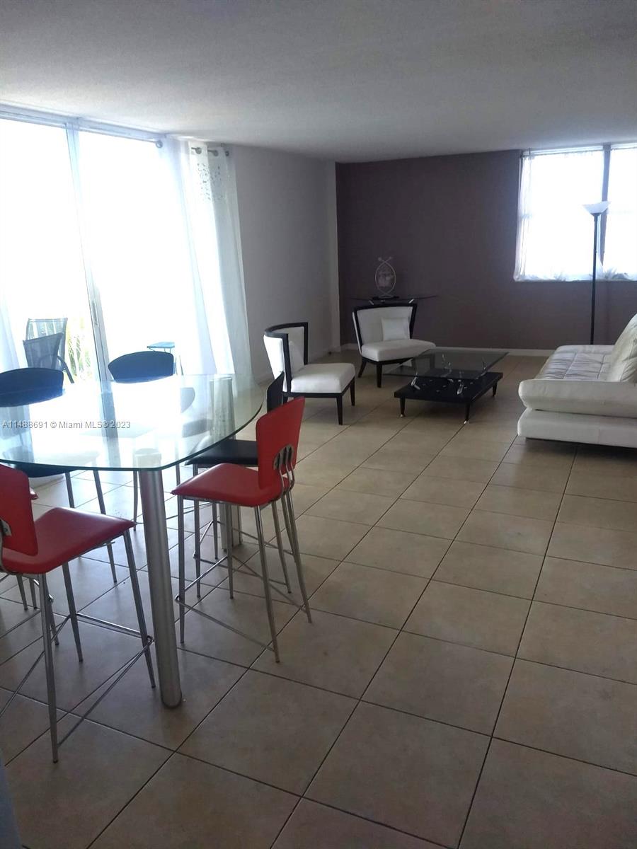 5838 CONDOMINIUM - Residential Lease