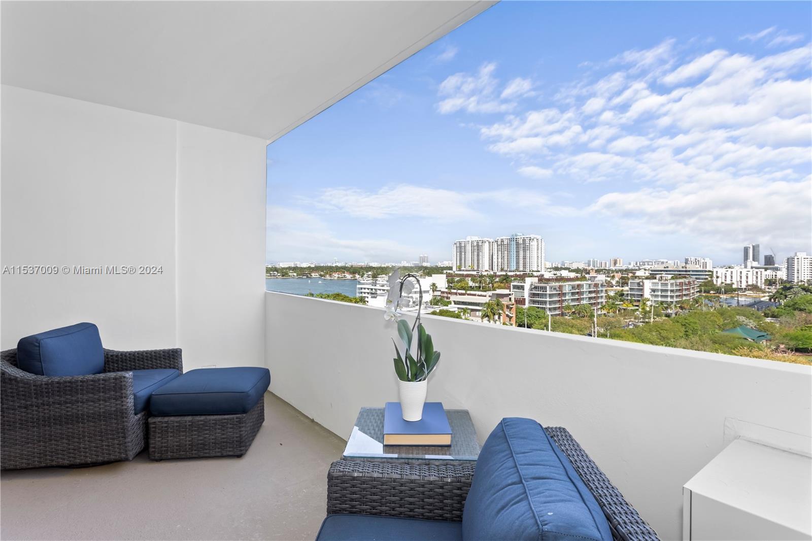 Property for Sale at 3 Island Ave 10K, Miami Beach, Miami-Dade County, Florida - Bedrooms: 1 
Bathrooms: 1  - $605,000