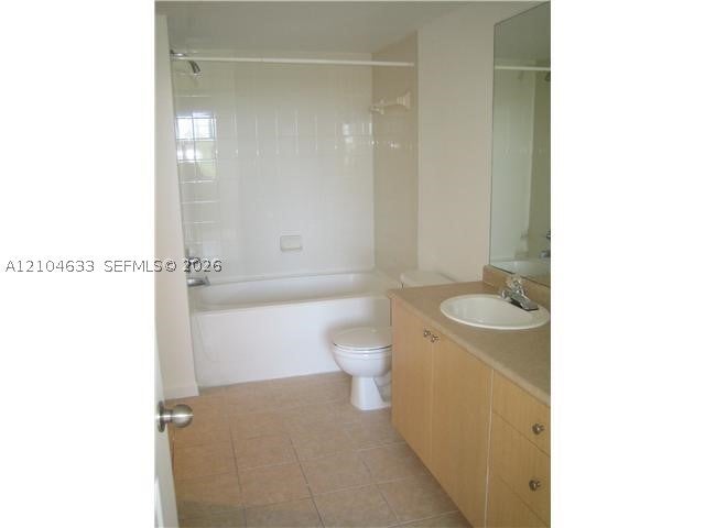1900 Van Buren St 307B