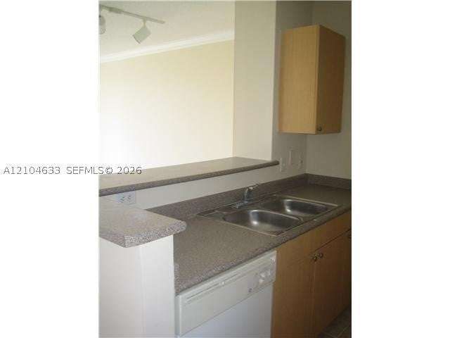 1900 Van Buren St 307B
