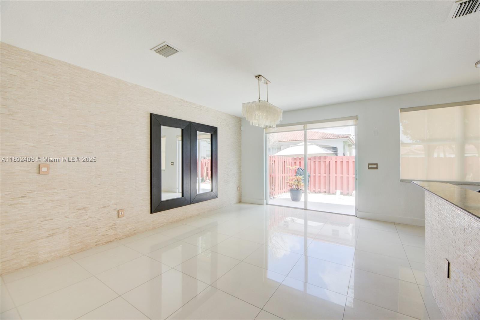 ISLANDS AT DORAL 1ST ADDN - Residential Lease