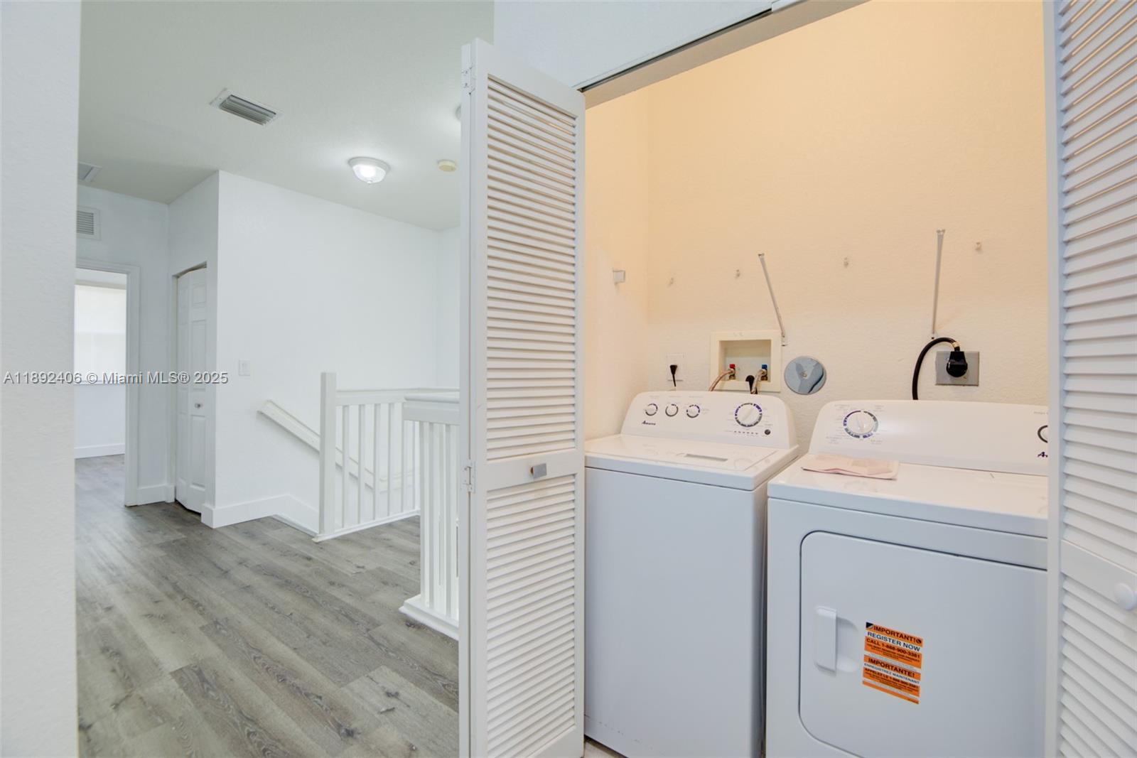 ISLANDS AT DORAL 1ST ADDN - Residential Lease