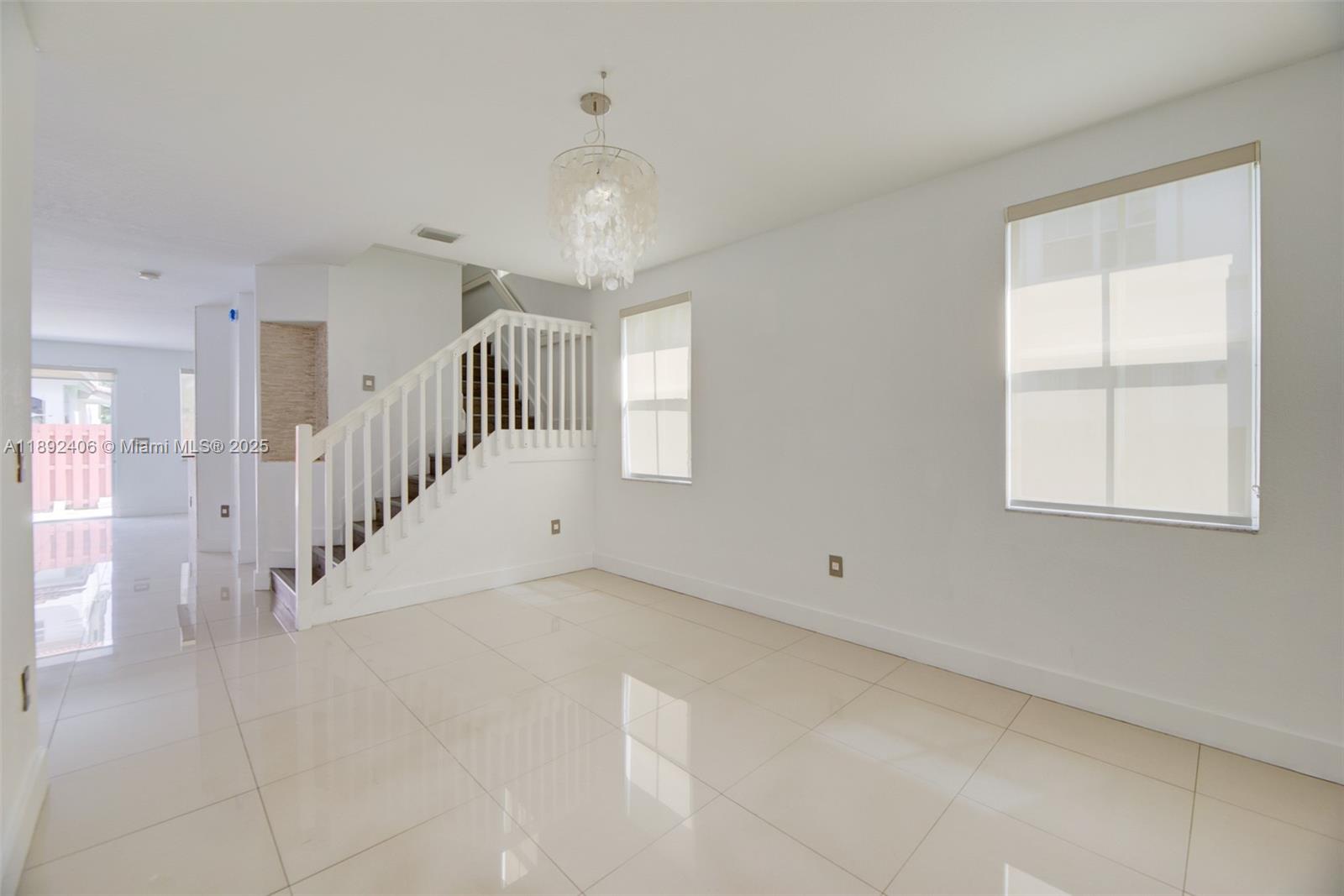 ISLANDS AT DORAL 1ST ADDN - Residential Lease