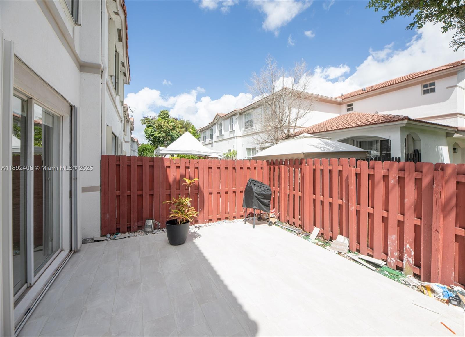 ISLANDS AT DORAL 1ST ADDN - Residential Lease