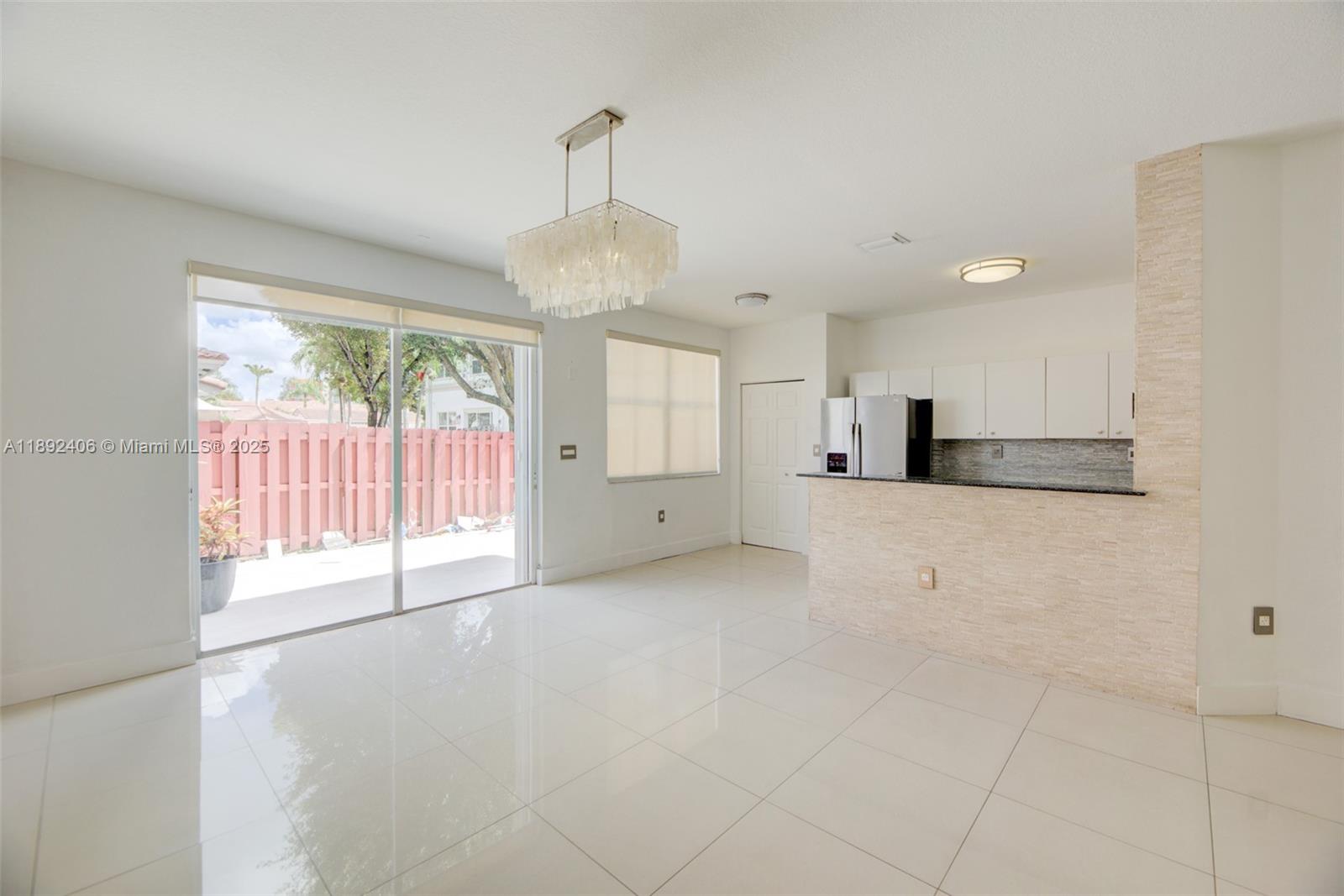 ISLANDS AT DORAL 1ST ADDN - Residential Lease