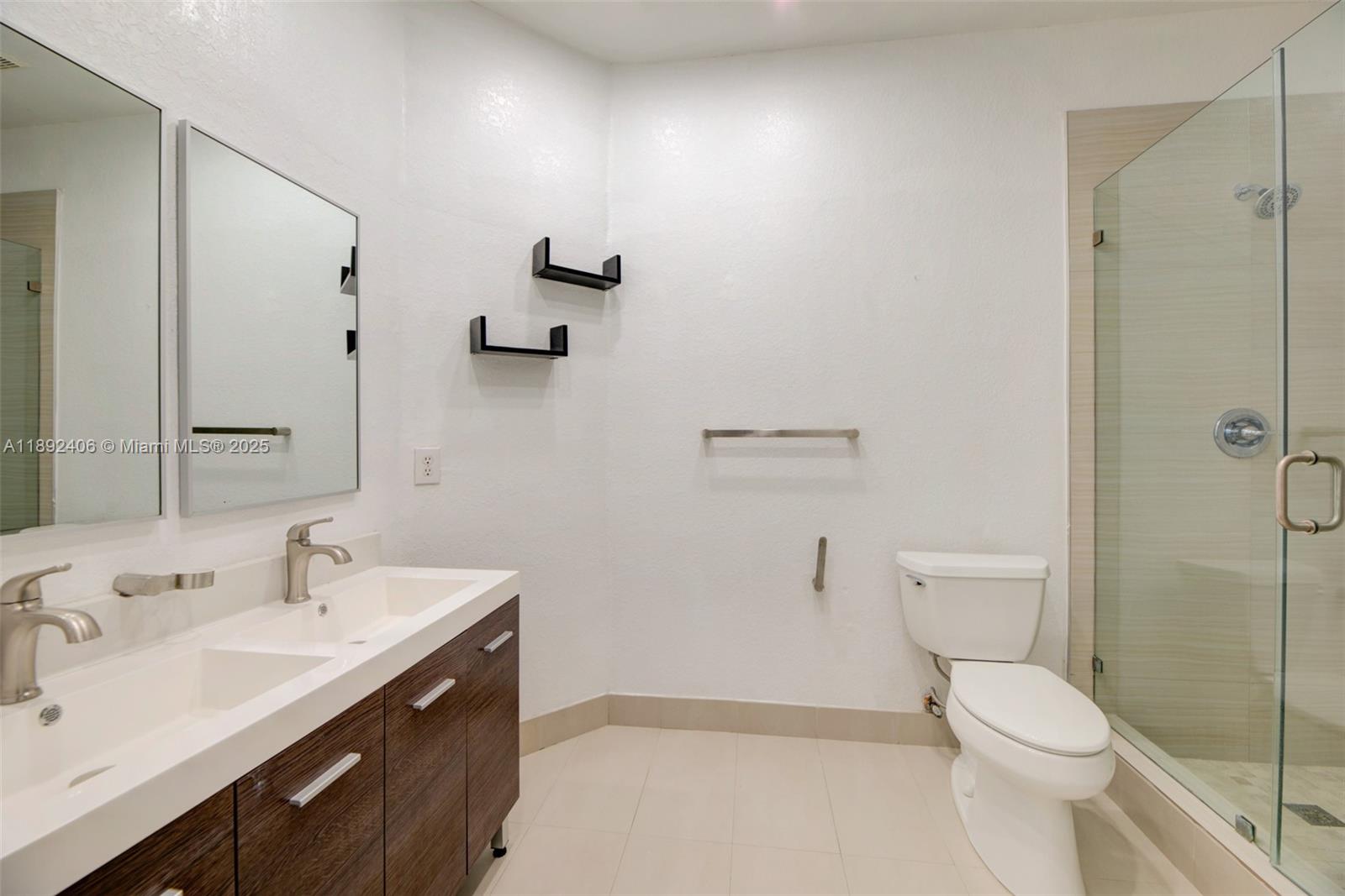 ISLANDS AT DORAL 1ST ADDN - Residential Lease