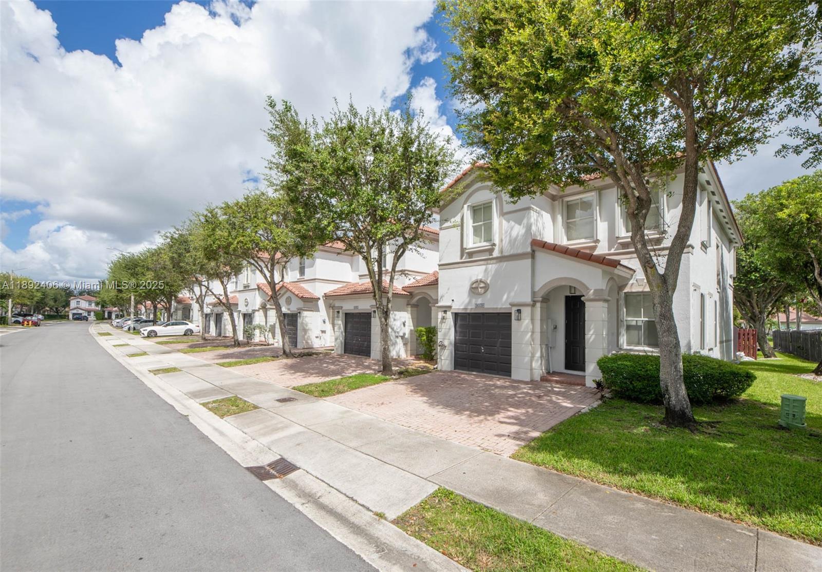 ISLANDS AT DORAL 1ST ADDN - Residential Lease