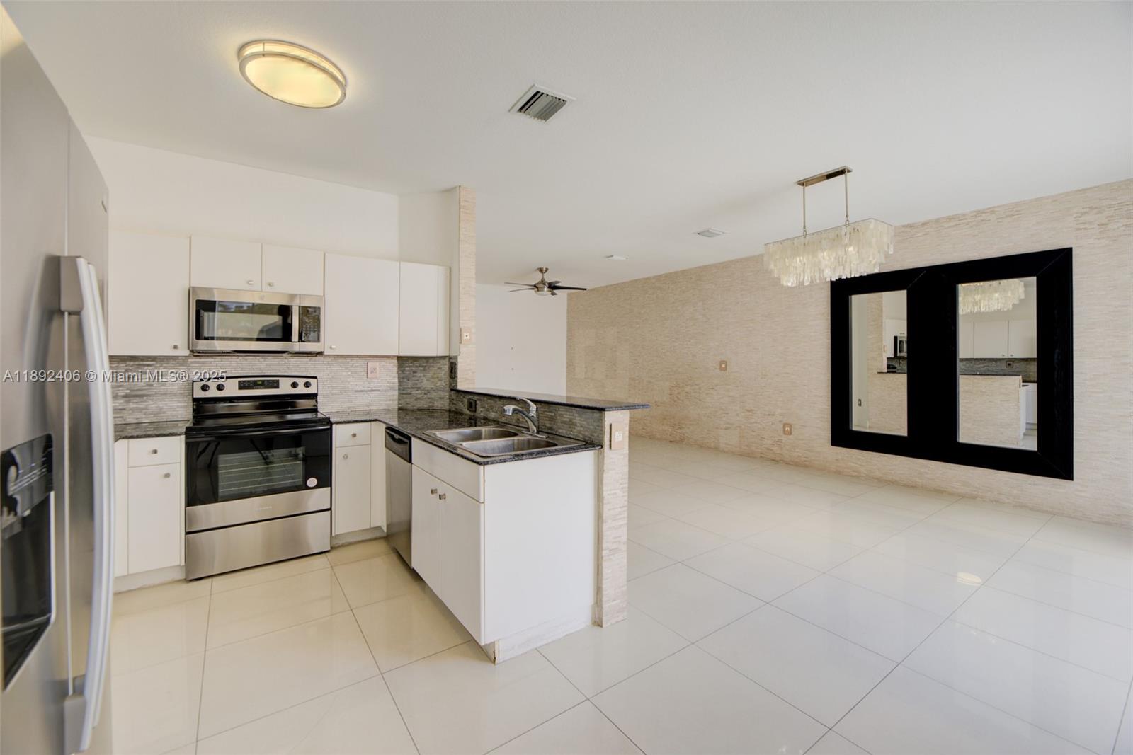 ISLANDS AT DORAL 1ST ADDN - Residential Lease