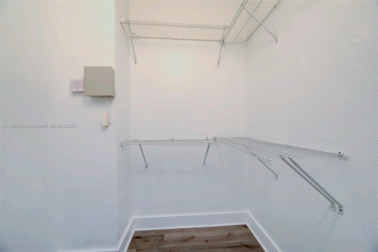 ISLANDS AT DORAL 1ST ADDN - Residential Lease