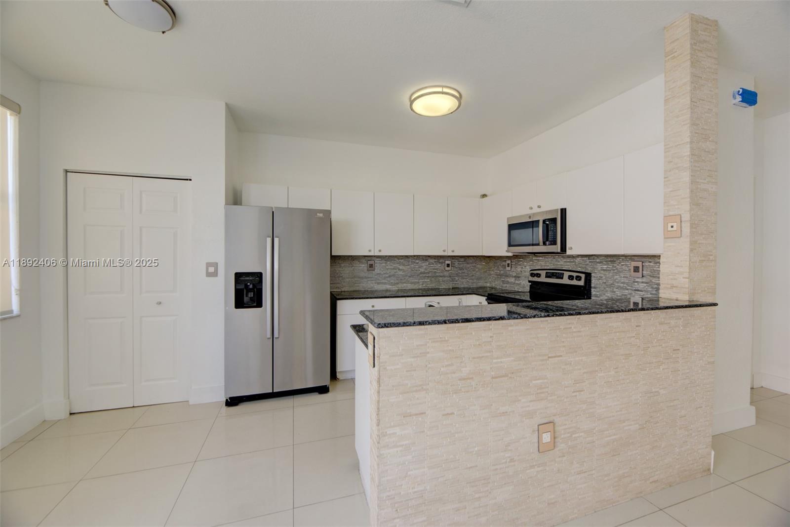 ISLANDS AT DORAL 1ST ADDN - Residential Lease