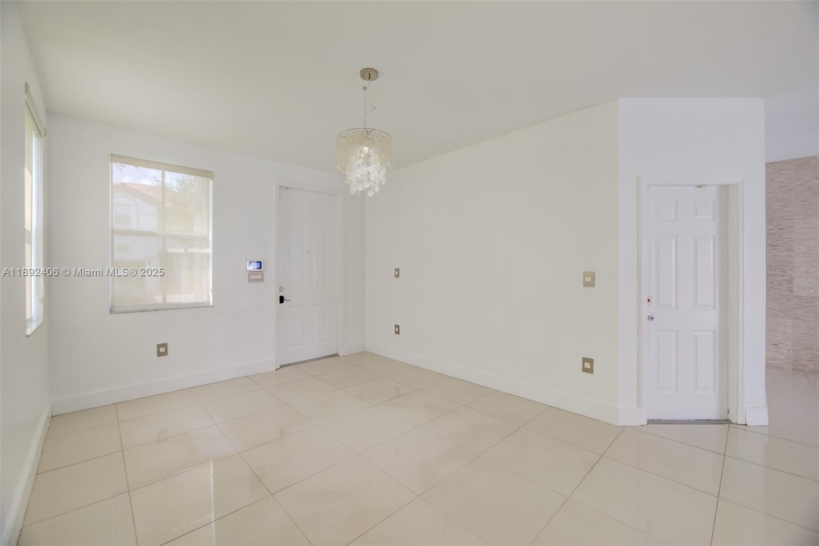 ISLANDS AT DORAL 1ST ADDN - Residential Lease