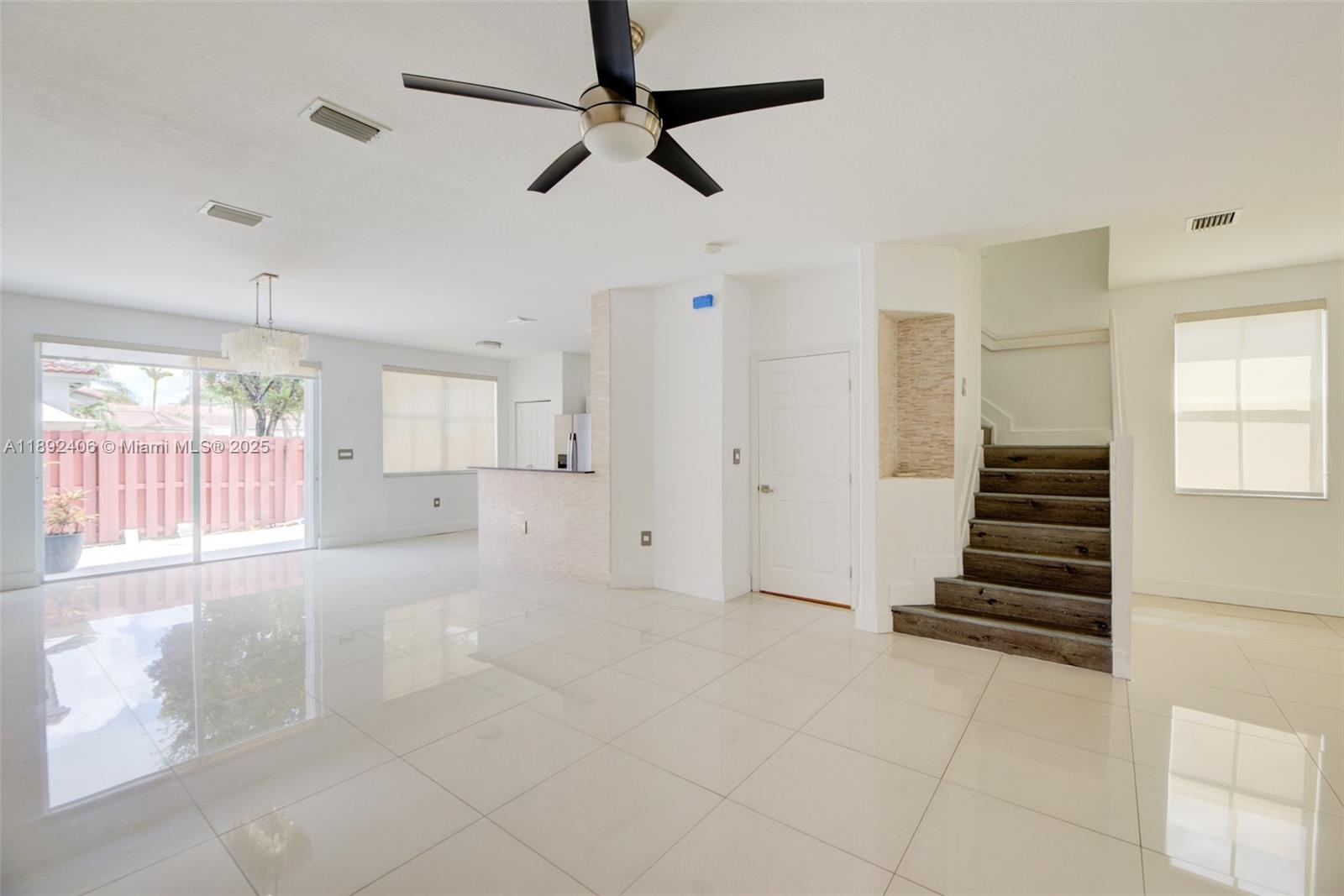 ISLANDS AT DORAL 1ST ADDN - Residential Lease