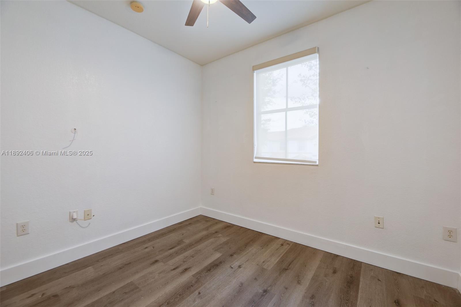 ISLANDS AT DORAL 1ST ADDN - Residential Lease