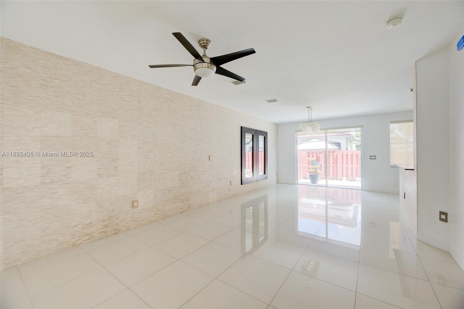 ISLANDS AT DORAL 1ST ADDN - Residential Lease