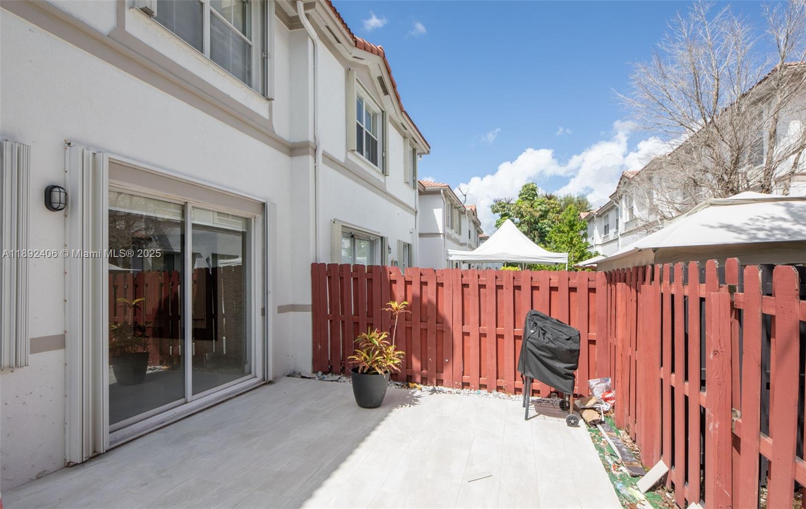 ISLANDS AT DORAL 1ST ADDN - Residential Lease