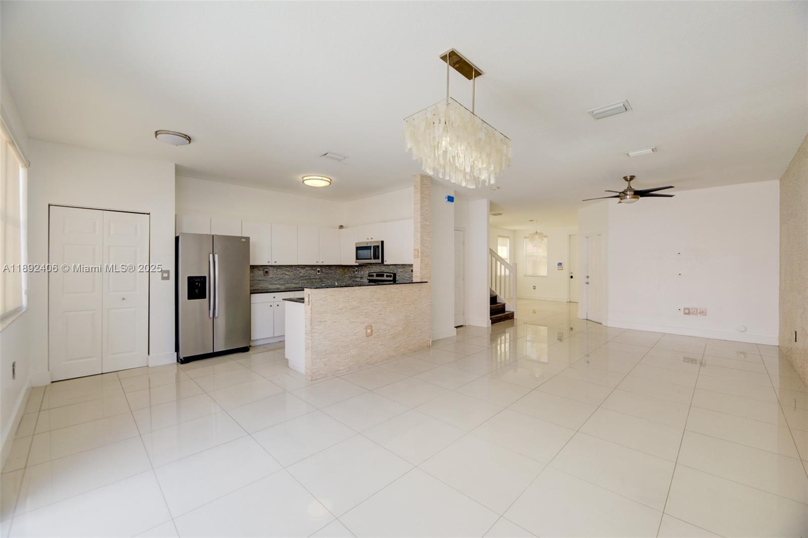 ISLANDS AT DORAL 1ST ADDN - Residential Lease