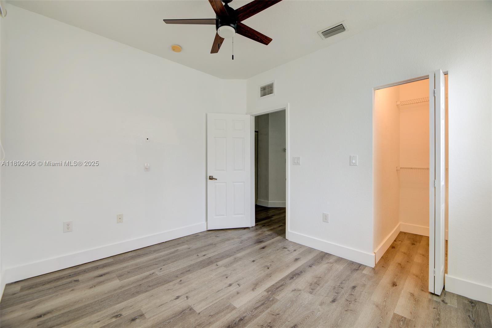 ISLANDS AT DORAL 1ST ADDN - Residential Lease