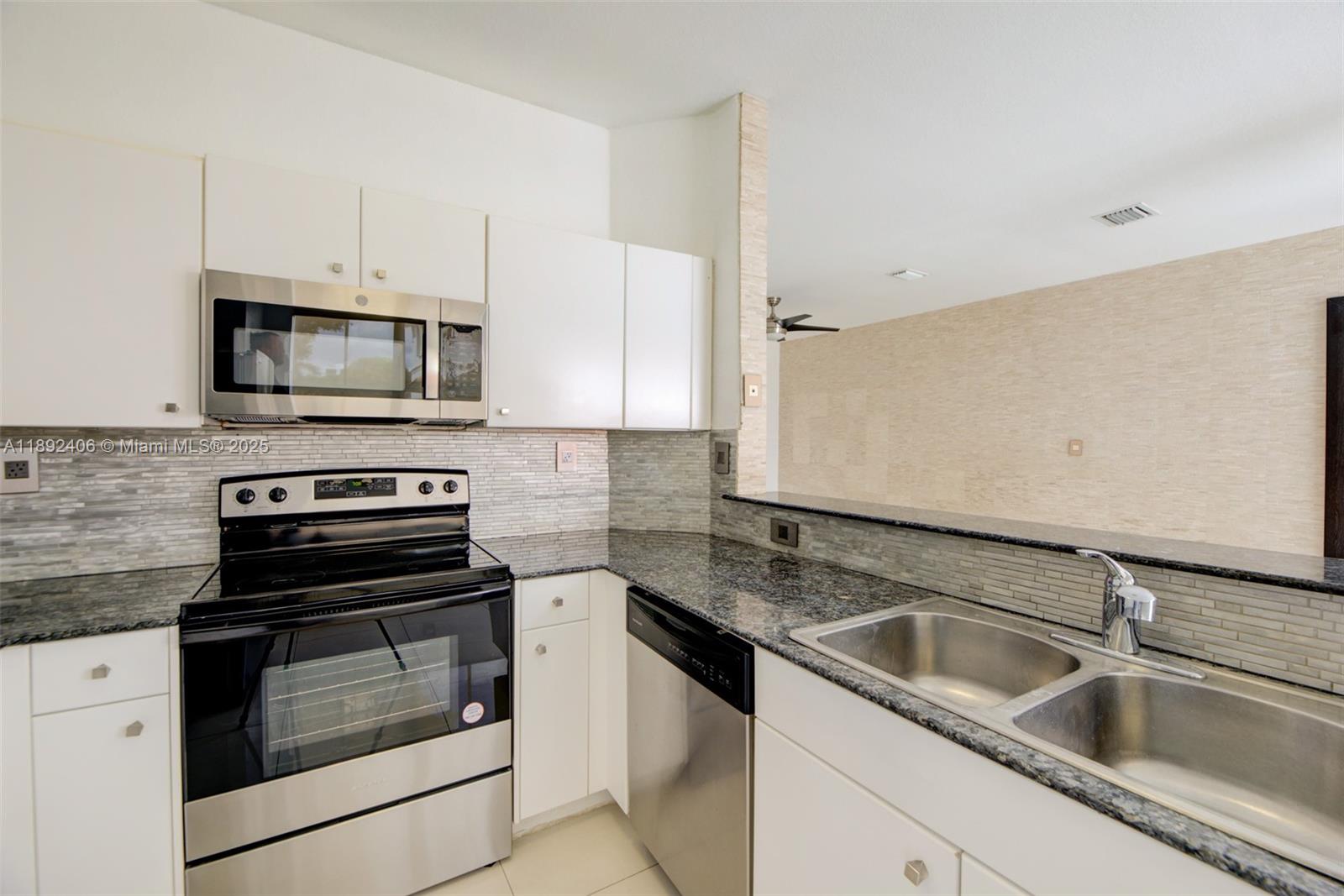 ISLANDS AT DORAL 1ST ADDN - Residential Lease