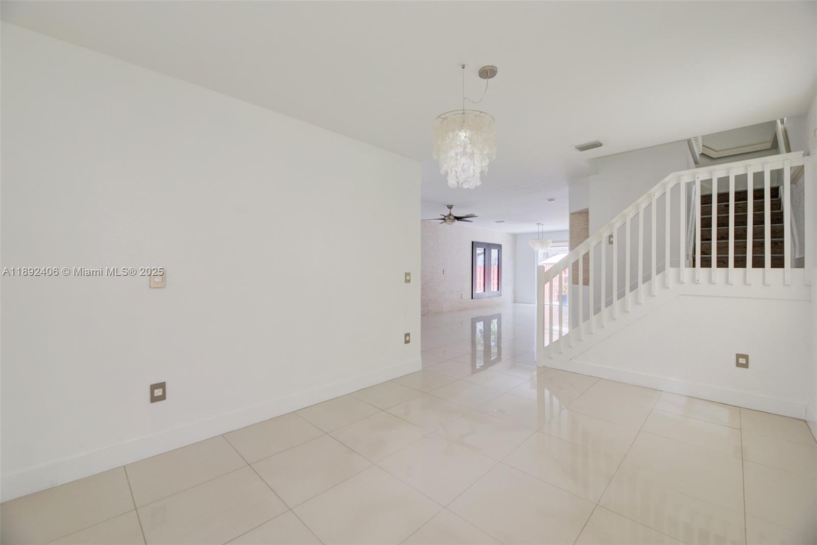 ISLANDS AT DORAL 1ST ADDN - Residential Lease