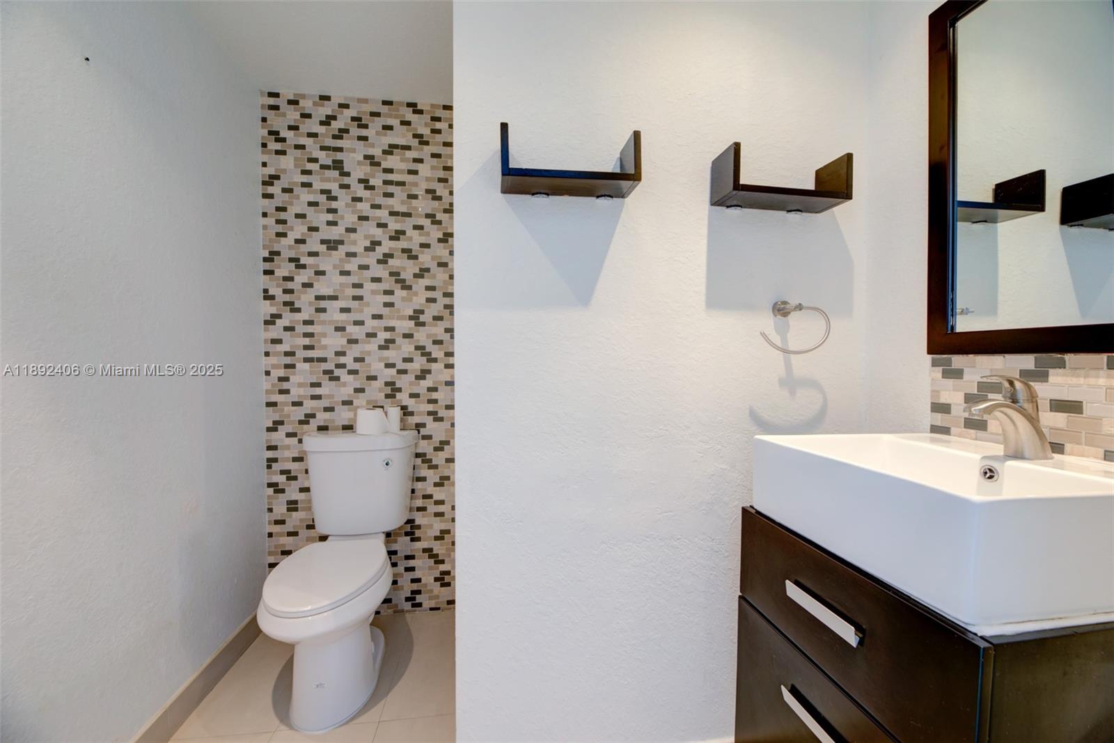 ISLANDS AT DORAL 1ST ADDN - Residential Lease