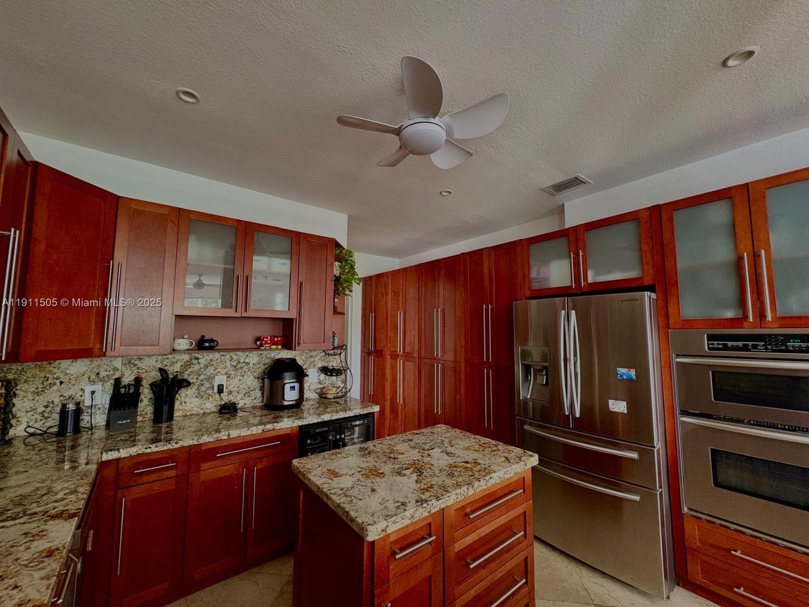 ISLANDS AT DORAL 1ST ADDN - Residential