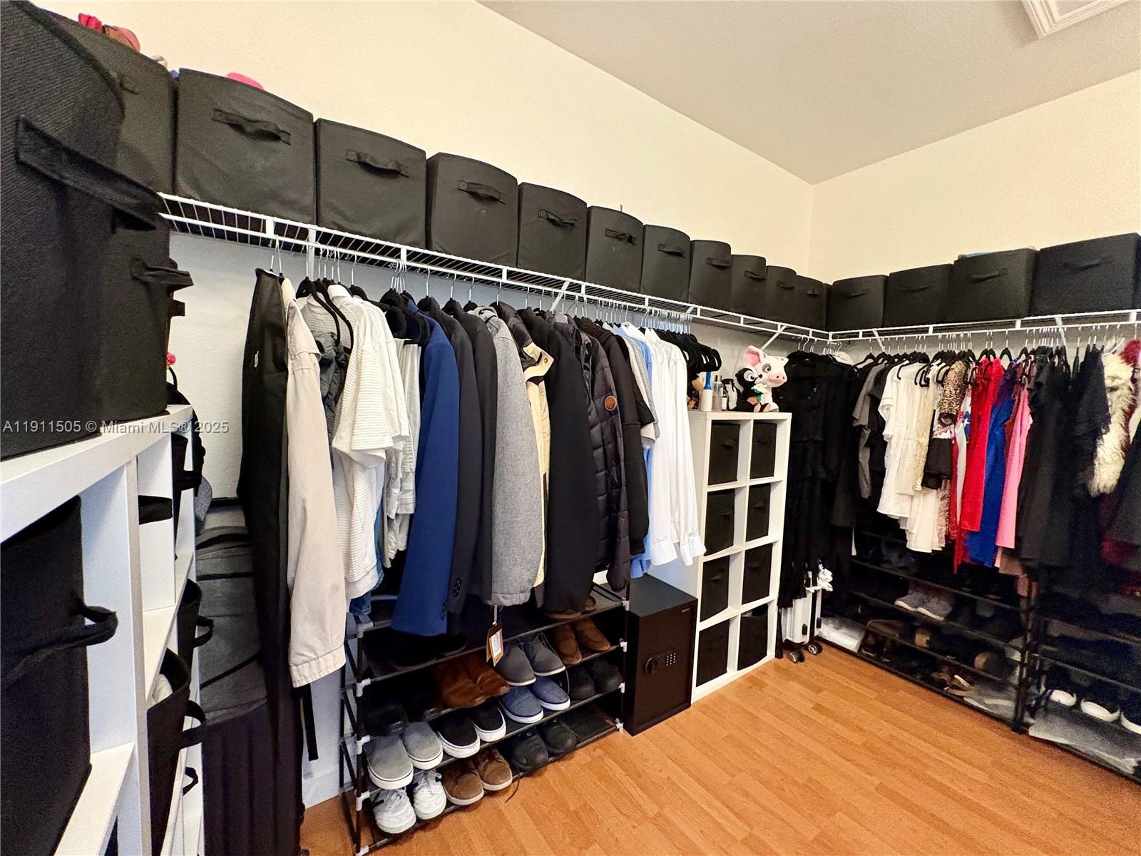 ISLANDS AT DORAL 1ST ADDN - Residential