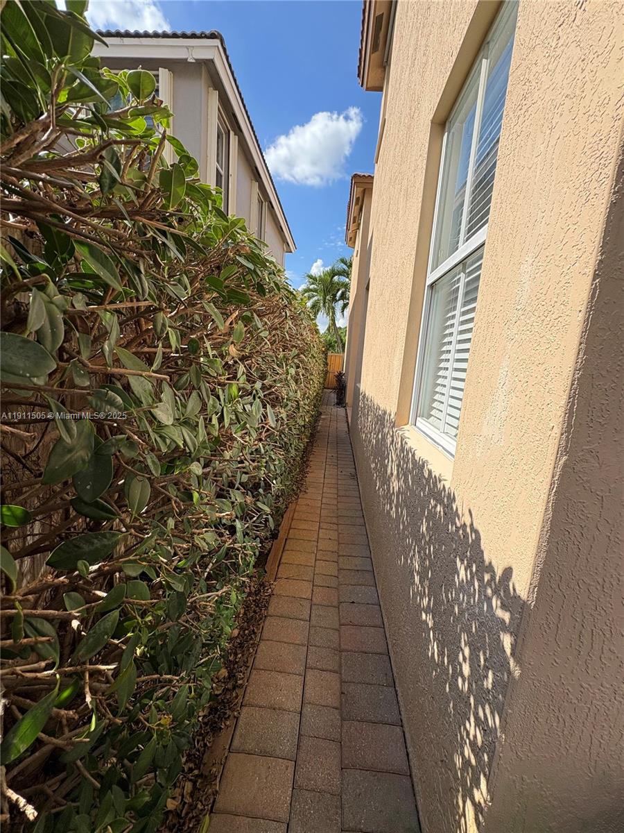 ISLANDS AT DORAL 1ST ADDN - Residential