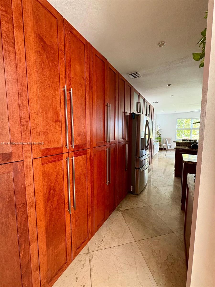 ISLANDS AT DORAL 1ST ADDN - Residential