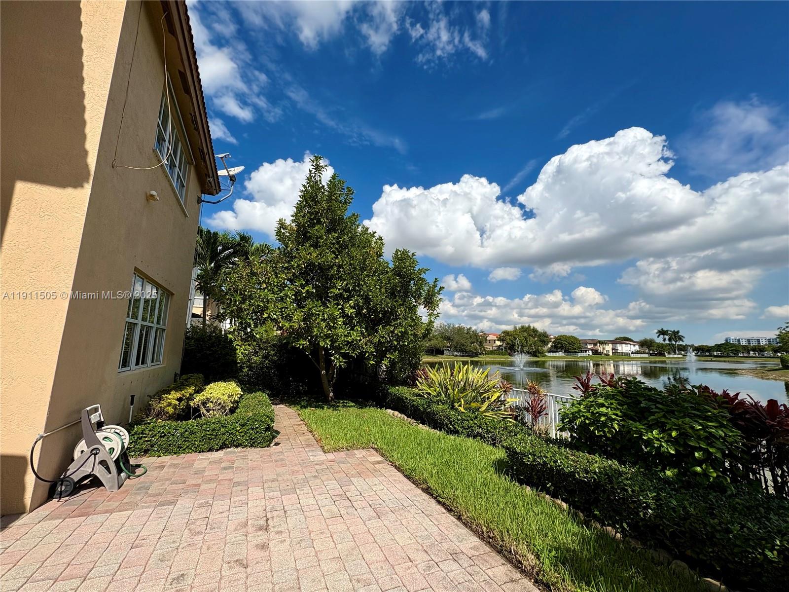 ISLANDS AT DORAL 1ST ADDN - Residential