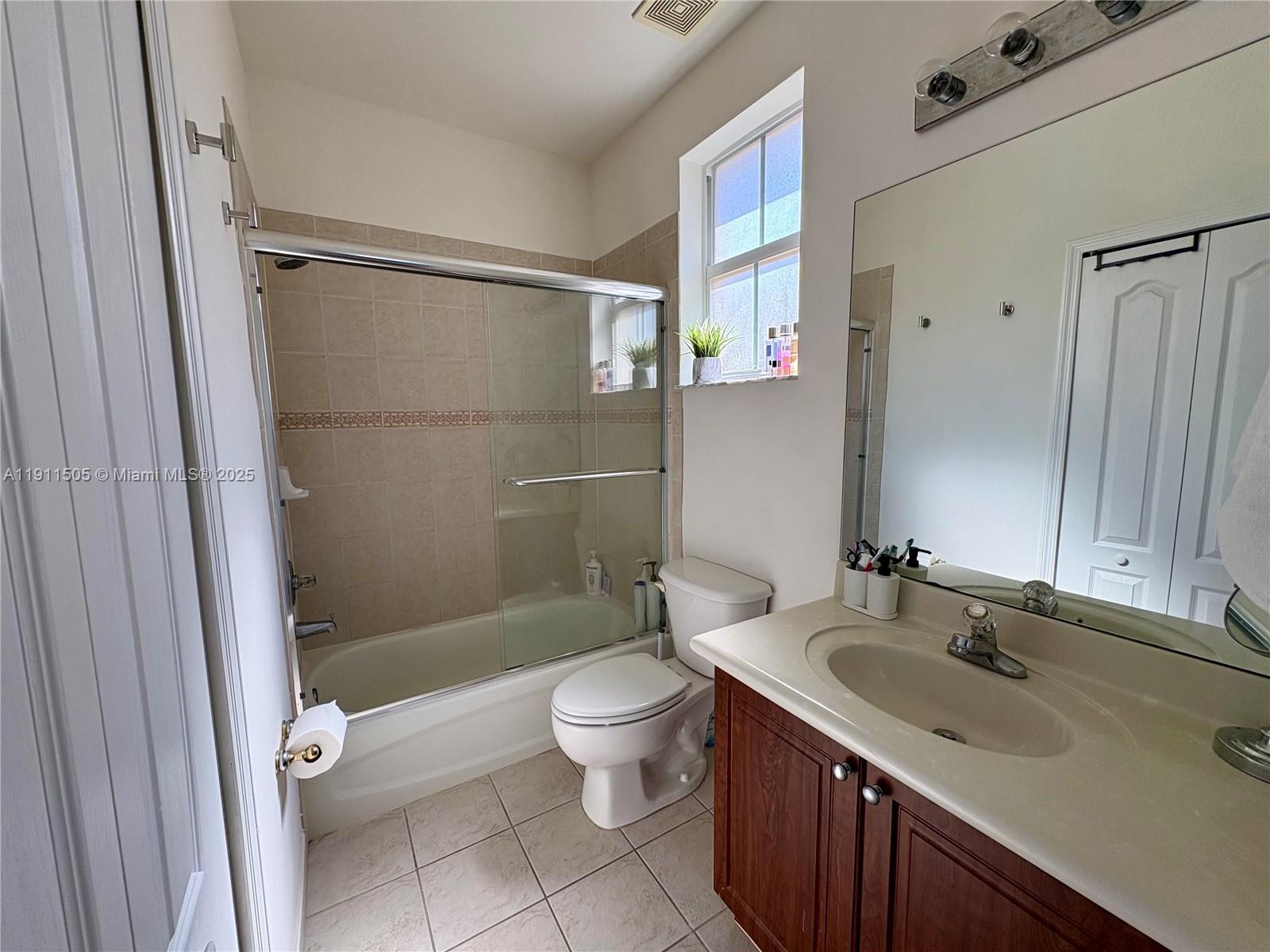 ISLANDS AT DORAL 1ST ADDN - Residential