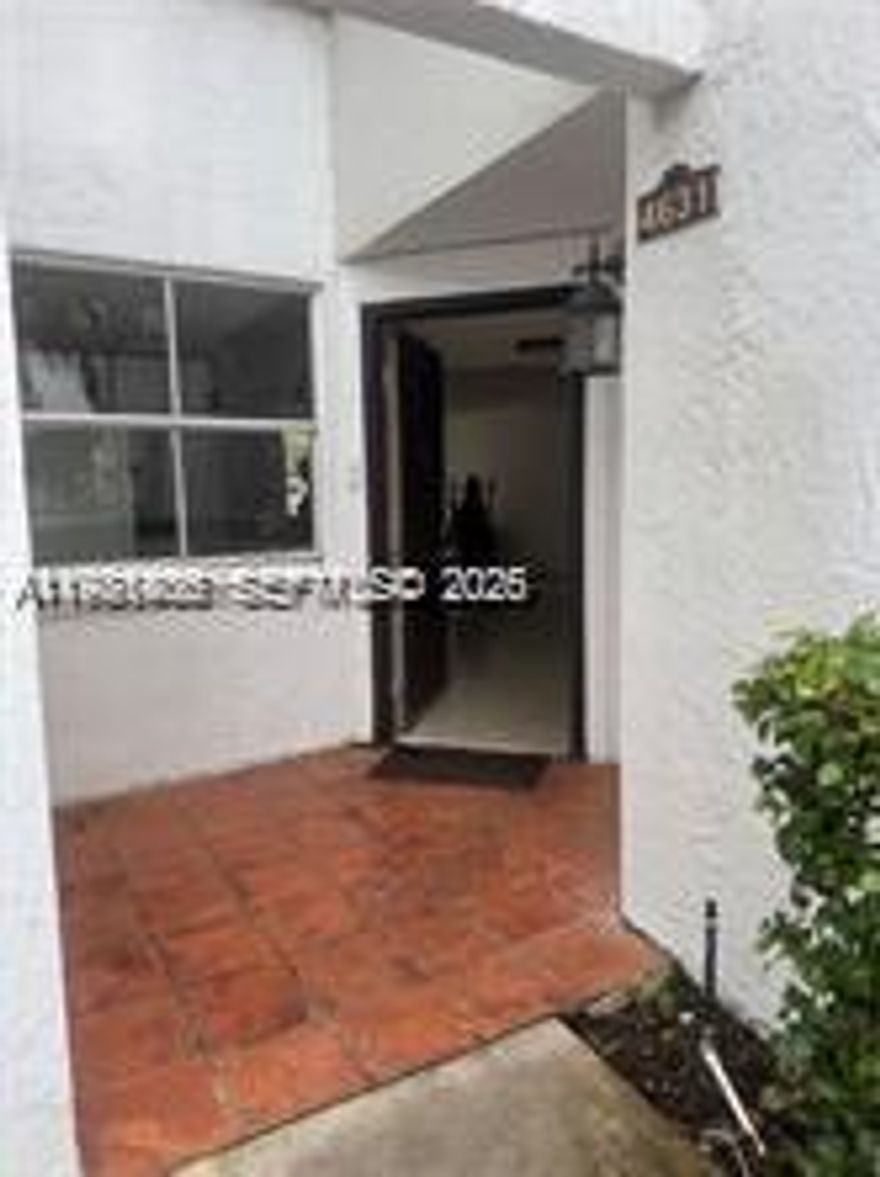 " THE GREENS AT DORAL". SPECTACULAR APARTMENT 2/2 IN THE BEST AREA OF DORAL. FIRST FLOOR UNIT WITH CANAL VIEW. EASY ACCESS TO RESTAURANTS, SCHOOLS, SHOPS AND MORE. THE GREENS AT DORAL GATED COMMUNITY OFFER AMENITIES THAT INCLUDE GYM, RACQUETBALL, 2 POOLS, 2 SAUNAS TENNIS COURTS AND CLUB HOUSE***
TENANT UNTIL 3/30/2026. CALL LISTING AGENT FOR APPOINTMENT.