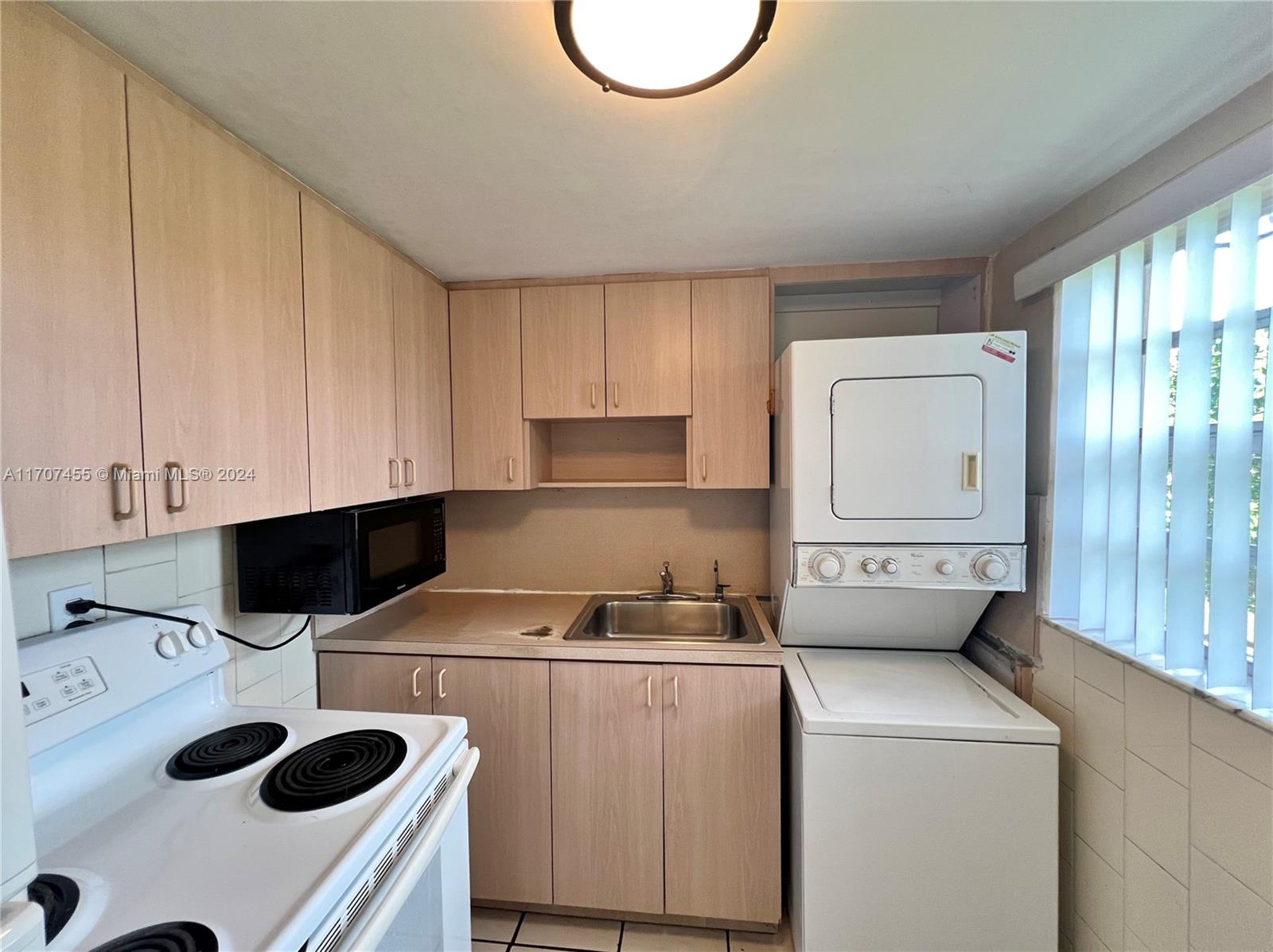Unit for sale AS IS. Unit is a CO-OP condo, well located and close to the Miami Airport. Near to several shops and service providers. 1 bed,1 bath, kitchen, dining and living room. Washer/dryer inside. Contact listing agent for appointments. Special opportunity for investors. Unit is currently located. Cash Only. SELLER MOTIVATED.