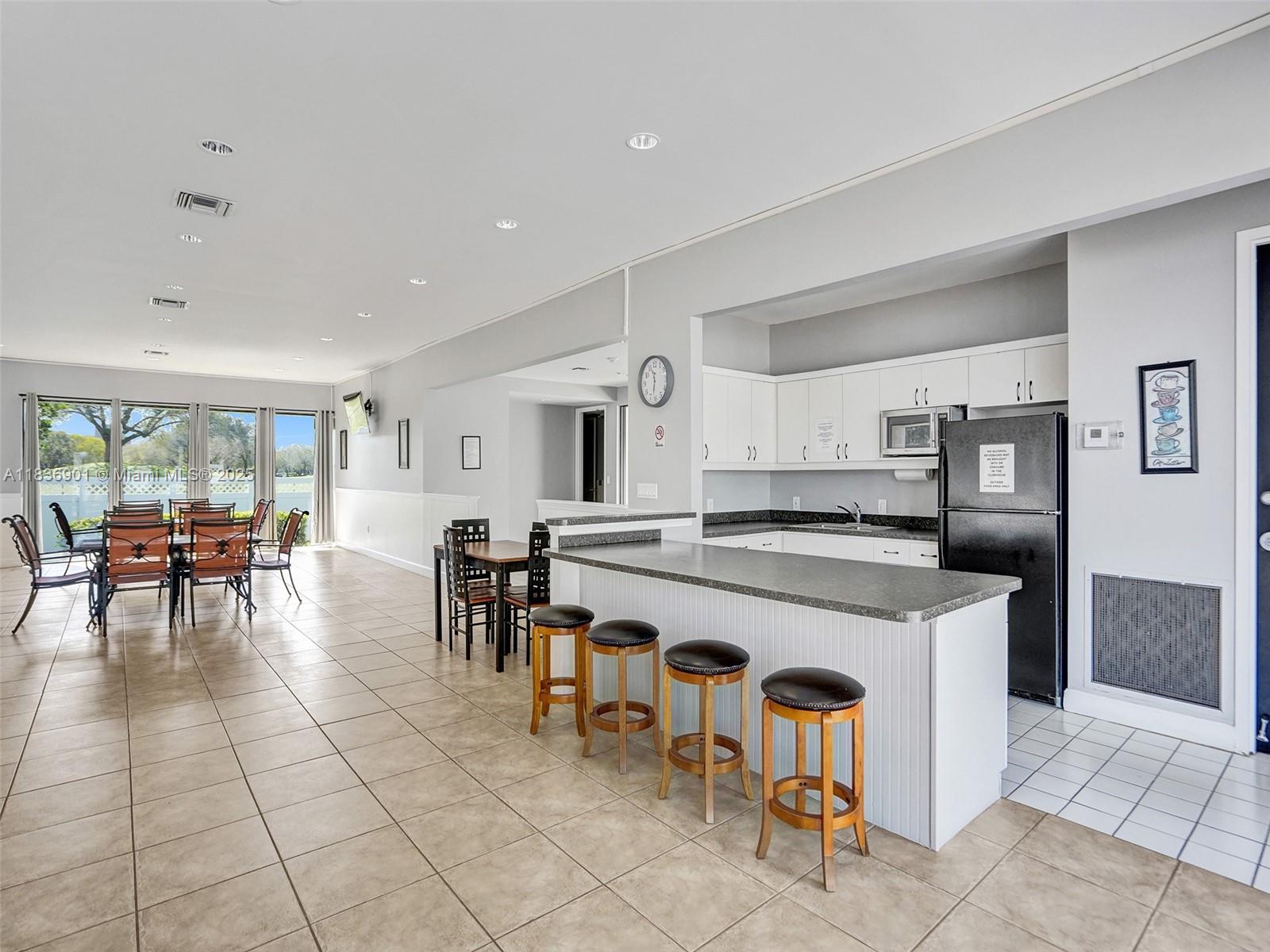 ROLLING HILLS GOLF AND - Residential Lease