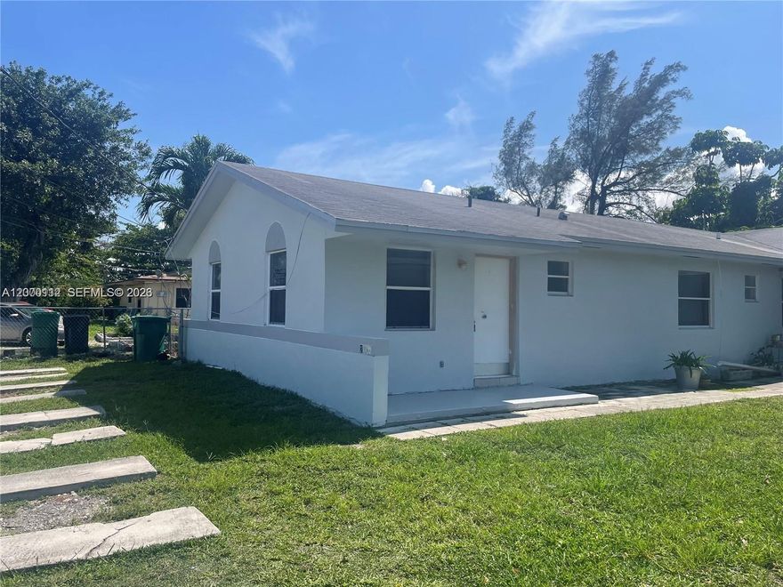 This is ready to move in!! One story duplex, 2 bedrooms 2 baths, one story, freshly painted, all tile, remodeled bathrooms, spacious living-dining. Very quiet area, great location off Old Cutler Rd, close to restaurants, markets, strip malls. Easy to show! First month & just 1 month security deposit(w/good credit)!!