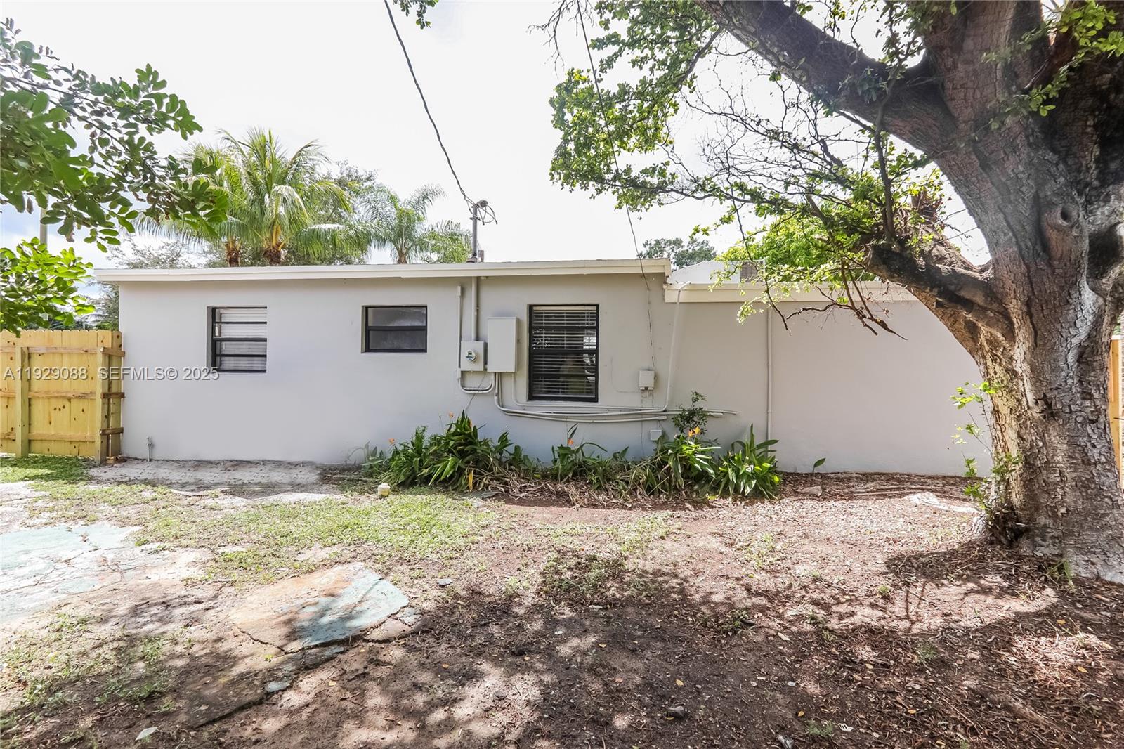 COLLIER MANOR FIRST ADD - Residential Lease