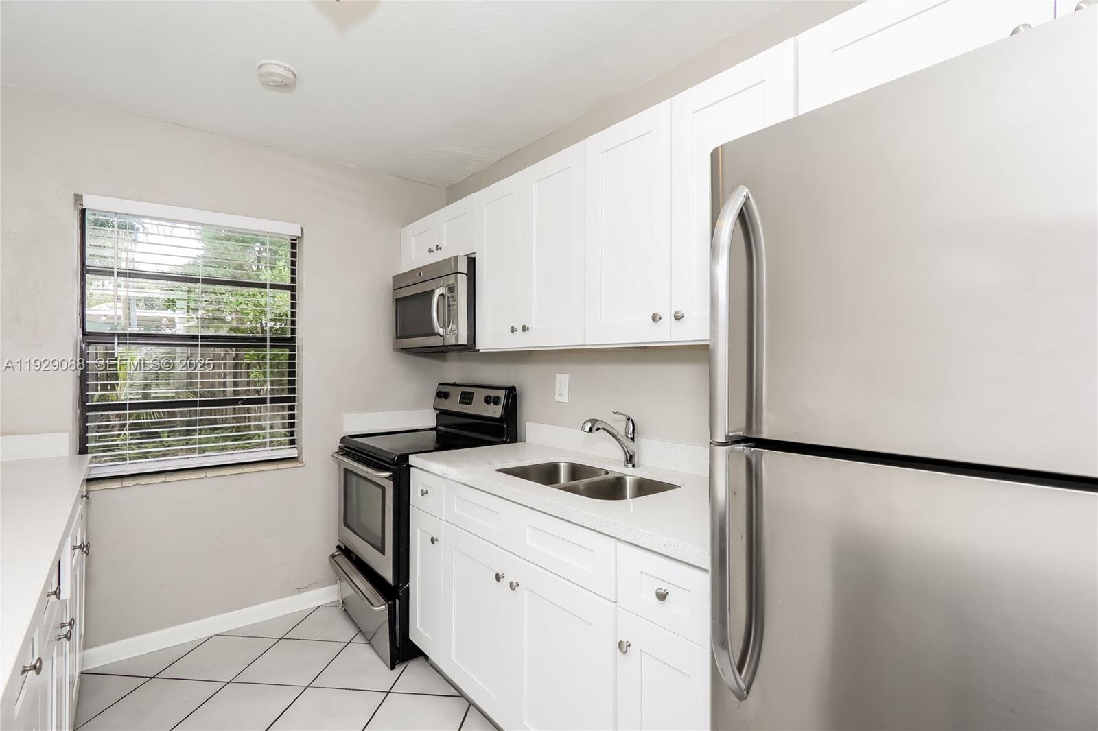 COLLIER MANOR FIRST ADD - Residential Lease