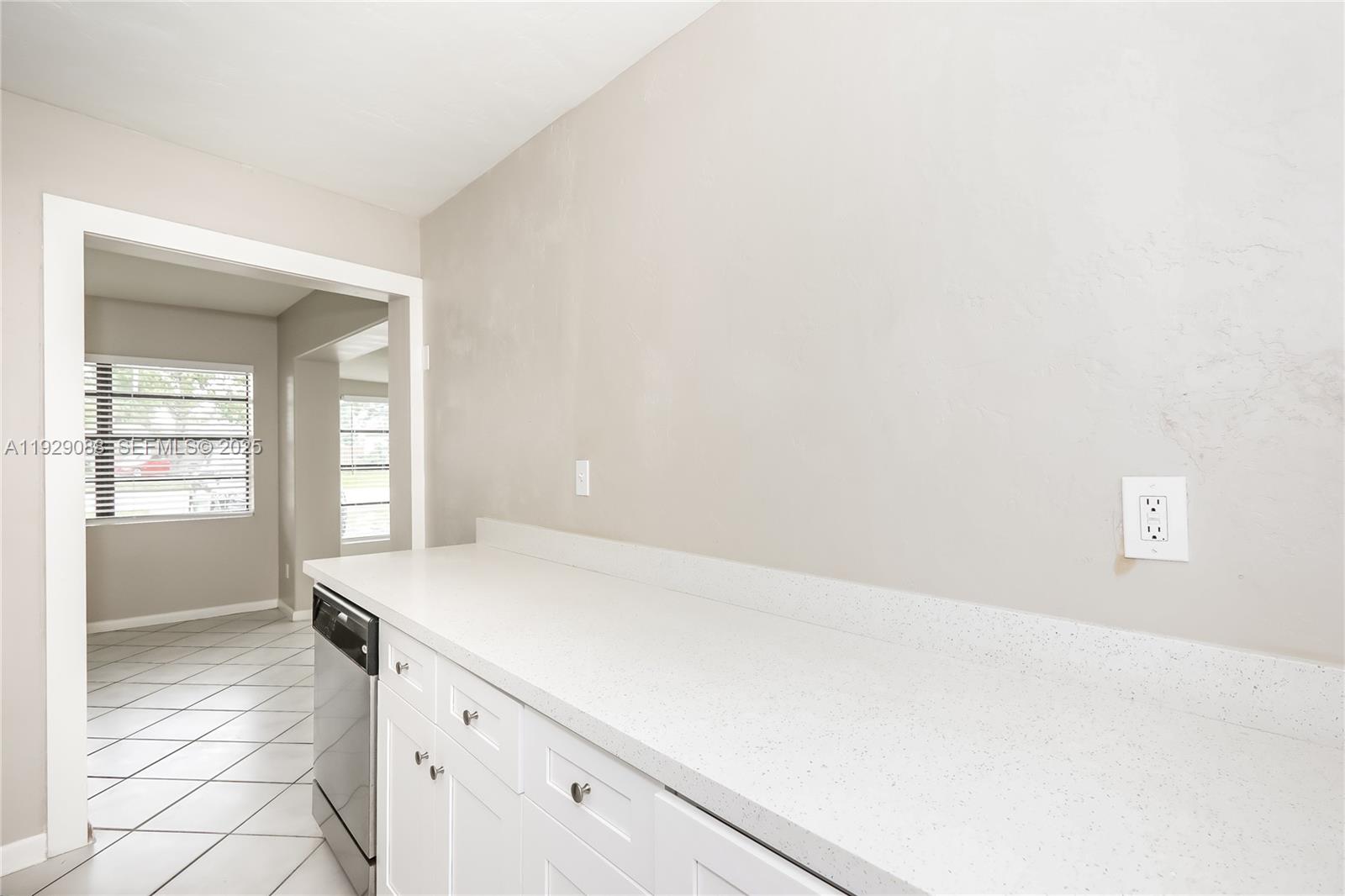 COLLIER MANOR FIRST ADD - Residential Lease