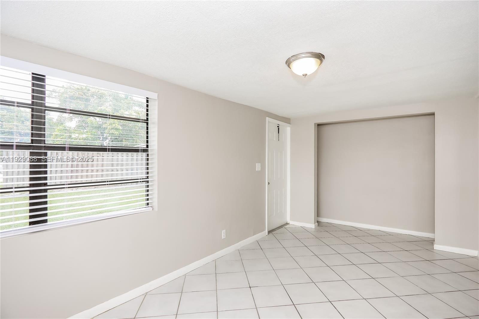 COLLIER MANOR FIRST ADD - Residential Lease