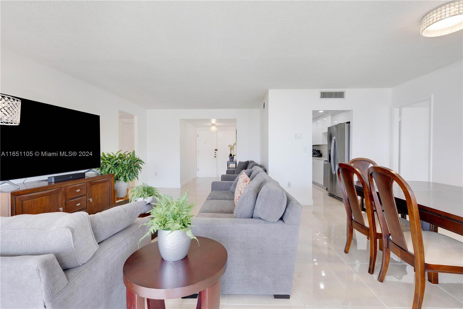 1080 94th St 411