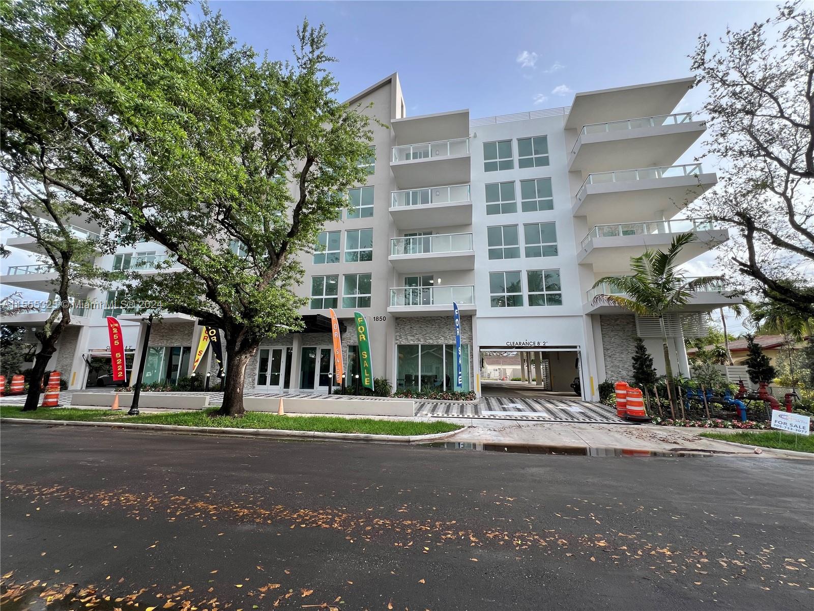 Property for Sale at 1850 Monroe St St Ph2, Hollywood, Broward County, Florida - Bedrooms: 2 
Bathrooms: 2  - $679,000