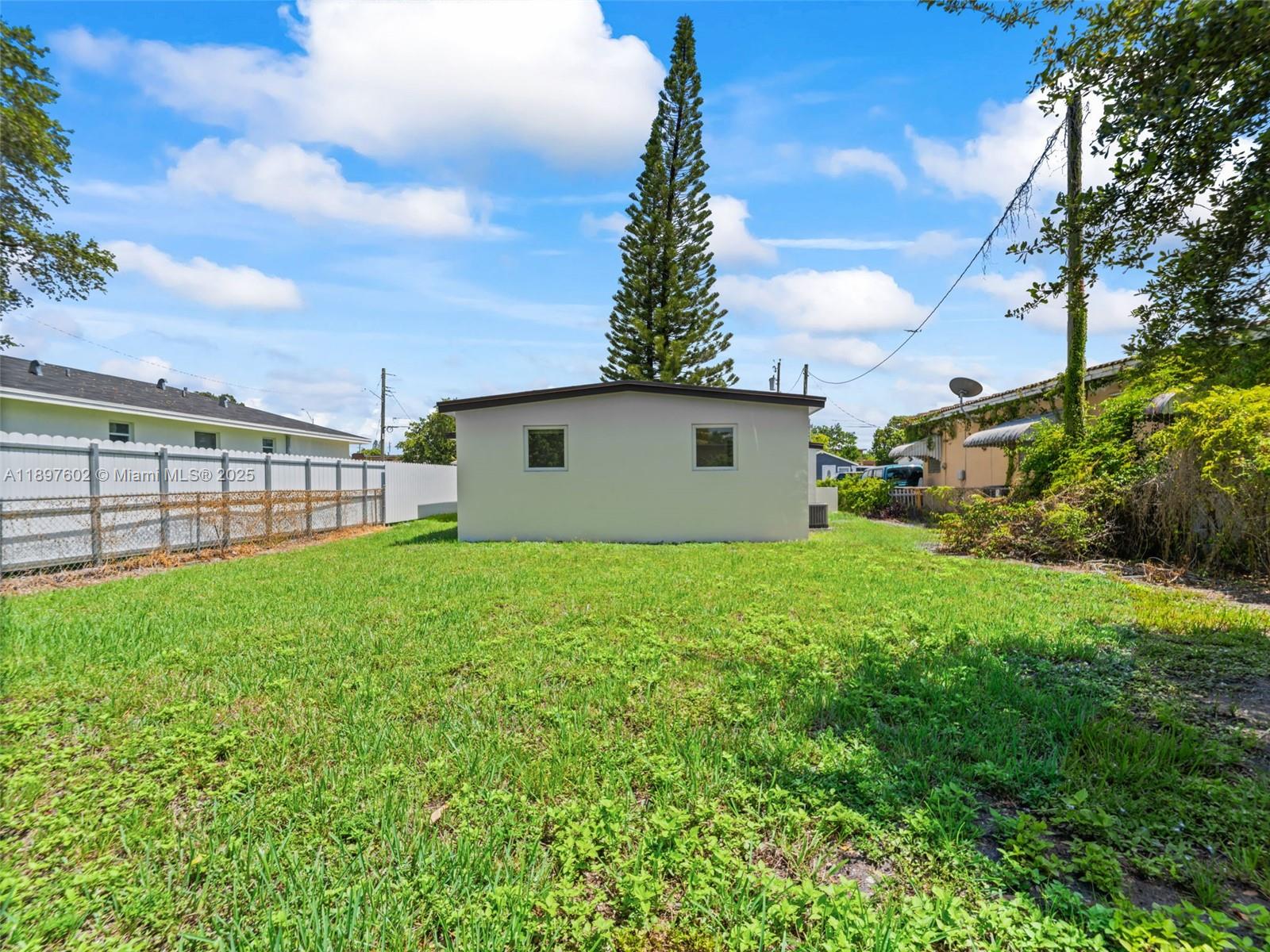 SEMINOLE LAWN - Residential