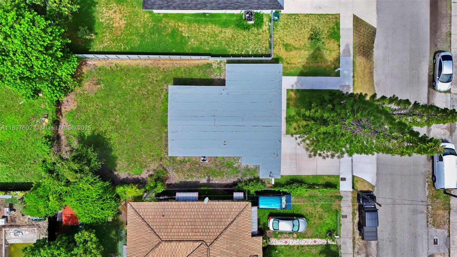 SEMINOLE LAWN - Residential