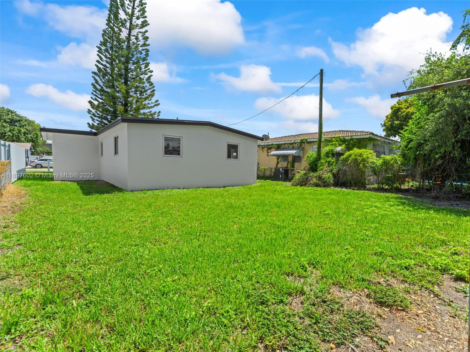 SEMINOLE LAWN - Residential