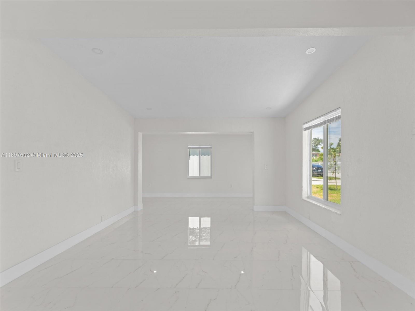 SEMINOLE LAWN - Residential