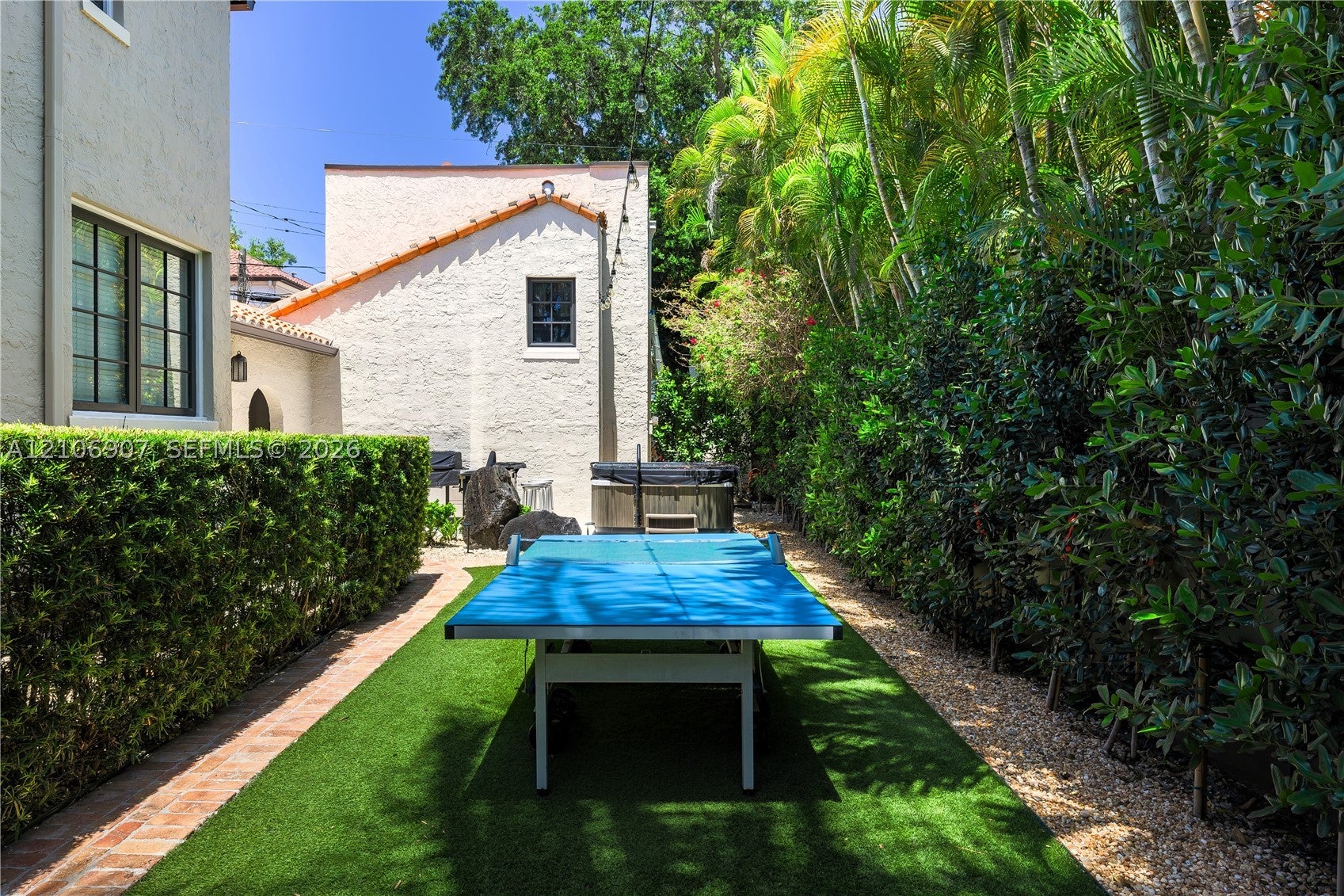 1822 Country Club Prado