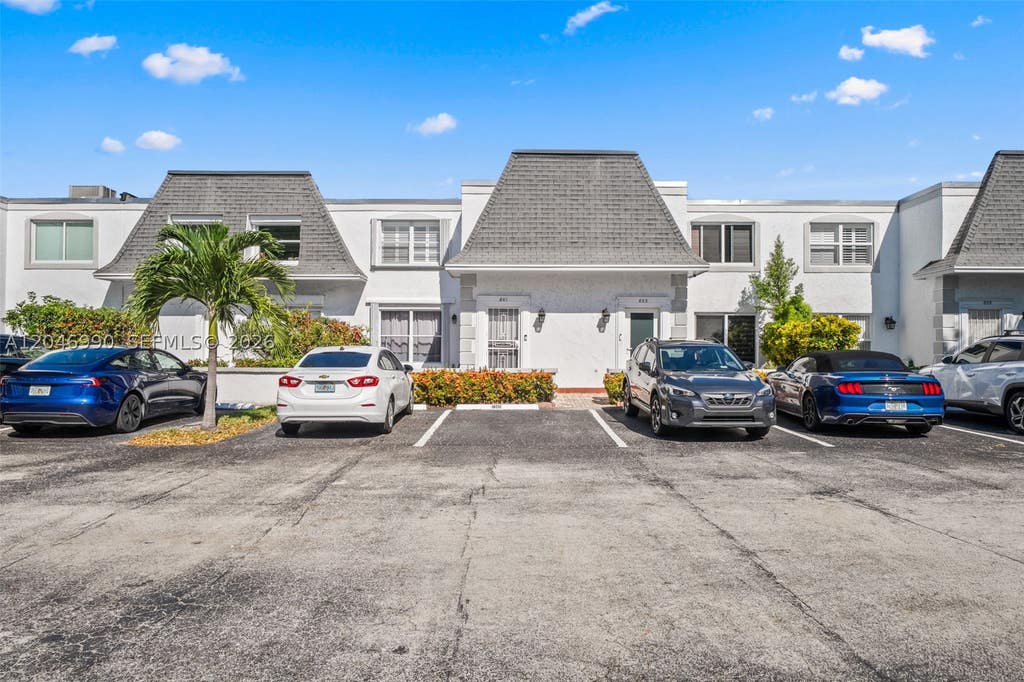 Photo of 801 NE 27th Ave, Hallandale Beach, FL 33009 (MLS # A12046990)
