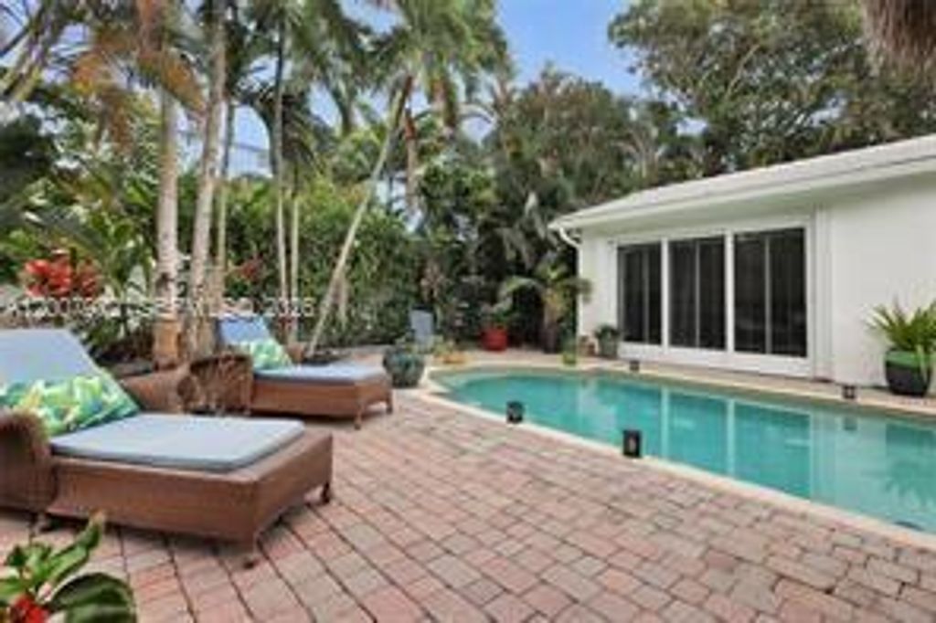 Photo of 720 NE 17th Ter, Fort Lauderdale, FL 33304 (MLS # A12007972)