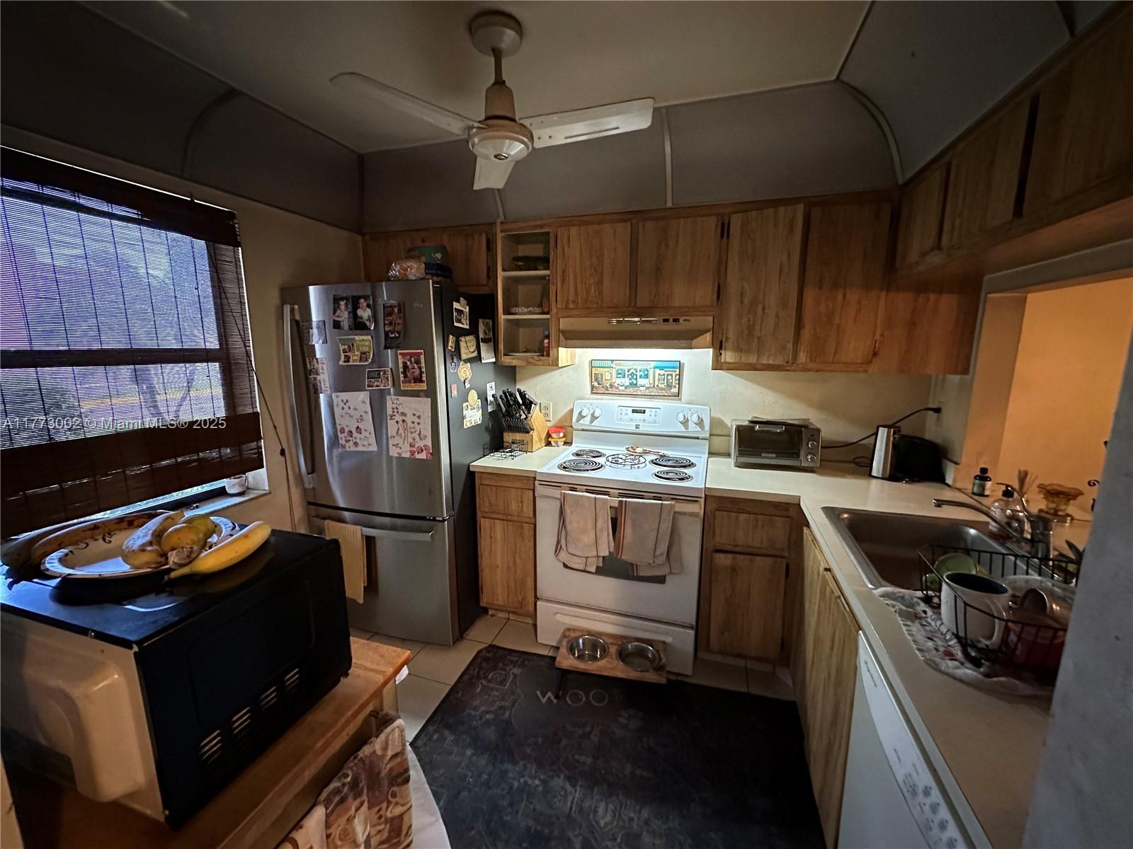 SUNRISE LAKES 176 CONDO - Residential