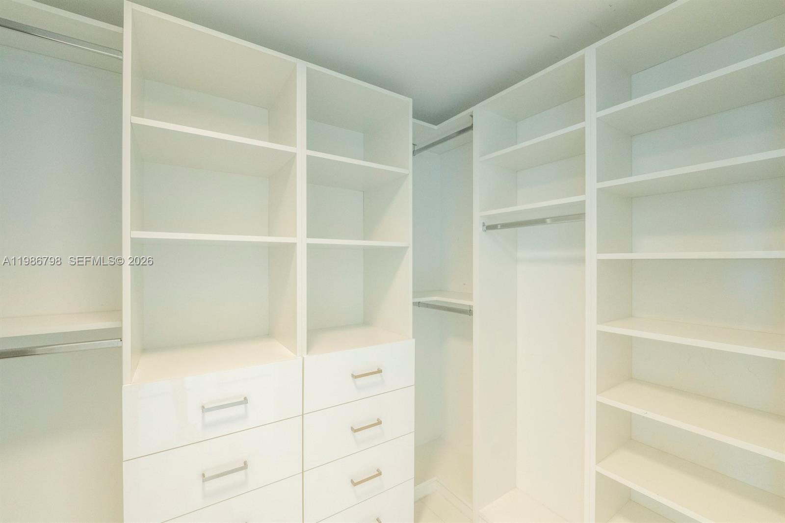 PARQUE TOWERS CONDO - Residential Lease