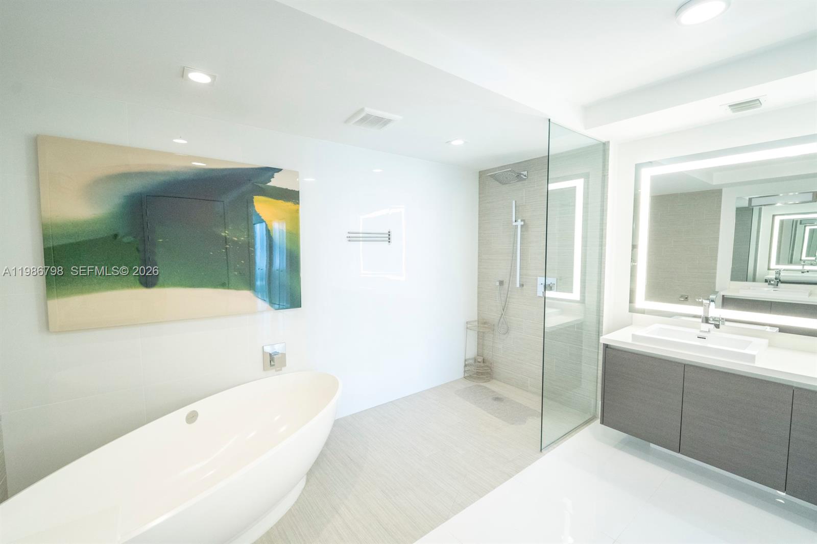 PARQUE TOWERS CONDO - Residential Lease